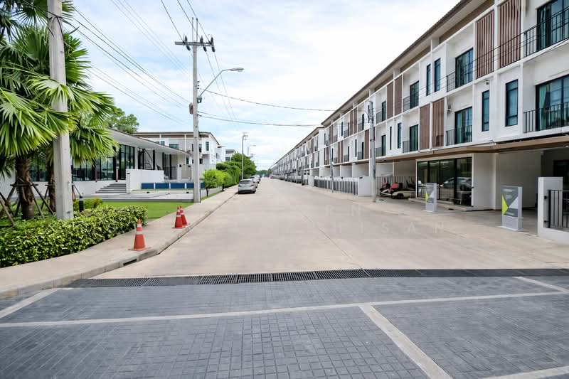 Patio Srinakarin-Rama 9 : พาทิโอ ศรีนครินทร์-พระราม 9, กรุงเทพ, ถนนกรุงเทพกรีฑา, หัวหมาก, บางกะปิ, กรุงเทพ, 180 ตร.ม., ทาวน์เฮ้าส์ ให้เช่า, โดย Shaporn Supvilaiphisan, 500258574 - DDproperty.com