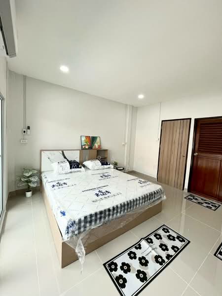 หมู่บ้านคลองจั่นวิลล่า 1 ซอยนวมินทร์ 32, Bangkok, Khlong Kum, Bueng Kum, Bangkok, 1 Bedroom, 190 sqm, Townhouse For Rent, by Airada Parasarn, 500258621 - DDproperty.com
