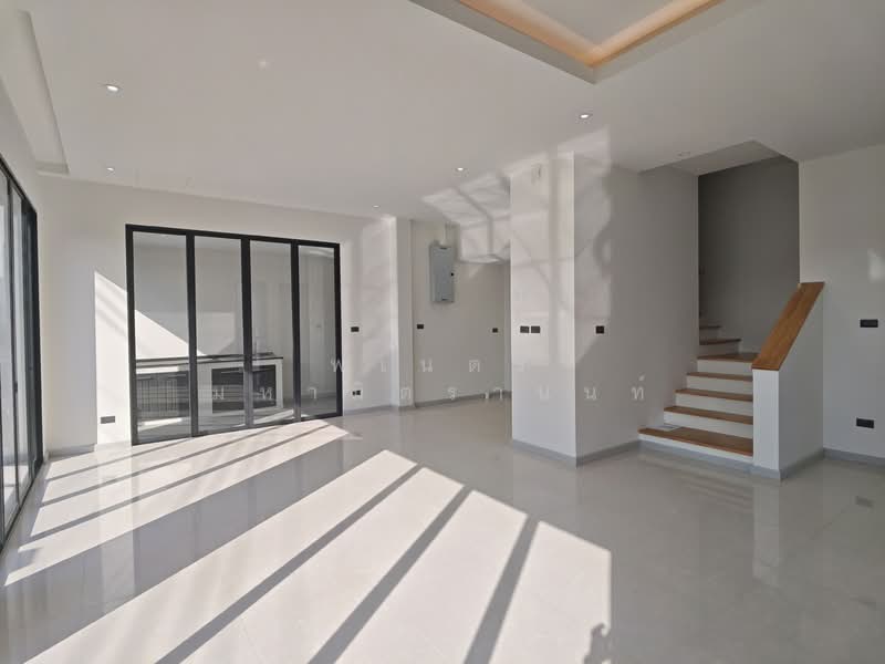 Feel Town Lat Phrao 101, Bangkok, ลาดพร้าว, Khlong Chaokhun Sing, Wang Thonglang, Bangkok, 4 Bedrooms, 270 sqm, Single Detached House For Sale, by พเนตร มหามิตรานนท์, 500258646 - DDproperty.com