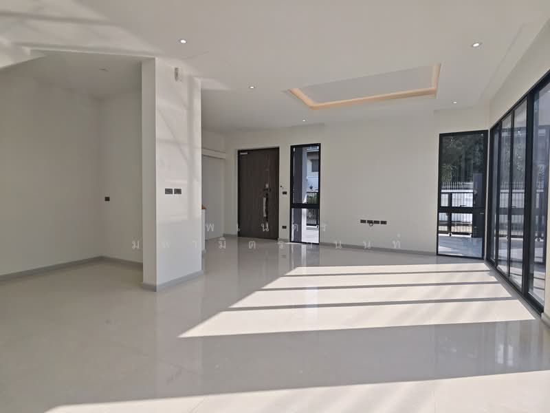 Feel Town Lat Phrao 101, Bangkok, ลาดพร้าว, Khlong Chaokhun Sing, Wang Thonglang, Bangkok, 4 Bedrooms, 270 sqm, Single Detached House For Sale, by พเนตร มหามิตรานนท์, 500258646 - DDproperty.com