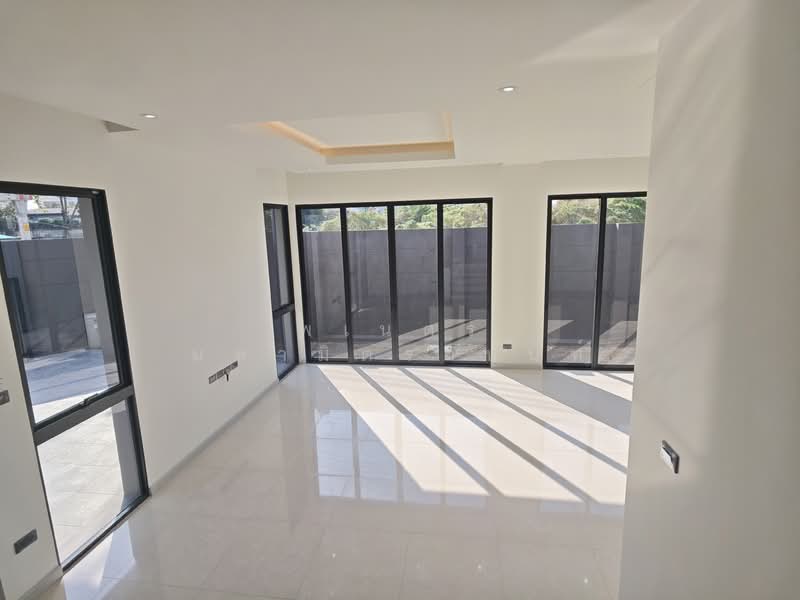 Feel Town Lat Phrao 101, Bangkok, ลาดพร้าว, Khlong Chaokhun Sing, Wang Thonglang, Bangkok, 4 Bedrooms, 270 sqm, Single Detached House For Sale, by พเนตร มหามิตรานนท์, 500258646 - DDproperty.com