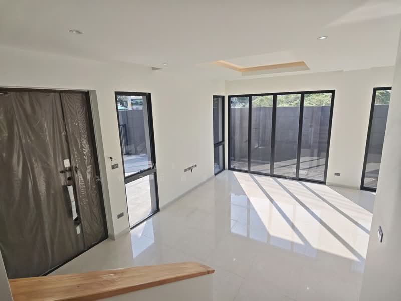 Feel Town Lat Phrao 101, Bangkok, ลาดพร้าว, Khlong Chaokhun Sing, Wang Thonglang, Bangkok, 4 Bedrooms, 270 sqm, Single Detached House For Sale, by พเนตร มหามิตรานนท์, 500258646 - DDproperty.com