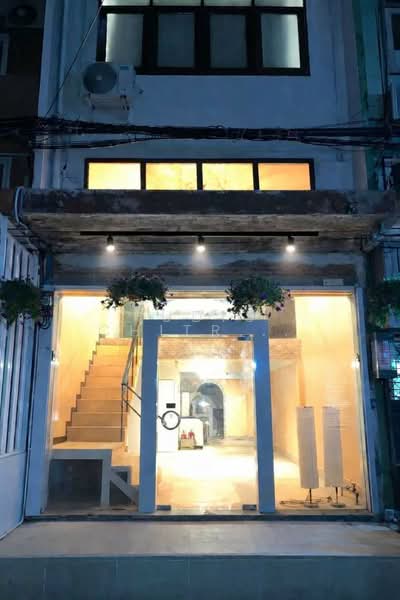 Phra Khanong | Commercial Building for Rent with Takeover, Bangkok, Phra Kanong, Khlong Toei, Bangkok, , 288 sqm, Shophouse For Rent, by Pudis Chitrungsakorn, 500258709 - DDproperty.com
