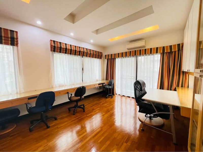 Rent a detached house for 3 hours. Location of 210 square wah, Ratchada 32 road, full furniture Ther, Bangkok, Chan Kasem, Chatuchak, Bangkok, 7 Bedrooms, 450 sqm, Single Detached House For Rent, by Khun Aranya, 500258742 - DDproperty.com