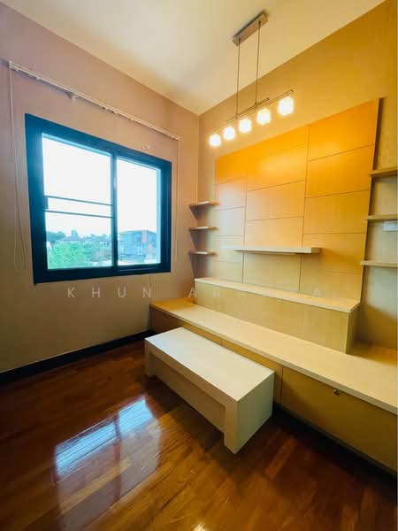 Rent a detached house for 3 hours. Location of 210 square wah, Ratchada 32 road, full furniture Ther, Bangkok, Chan Kasem, Chatuchak, Bangkok, 7 Bedrooms, 450 sqm, Single Detached House For Rent, by Khun Aranya, 500258742 - DDproperty.com