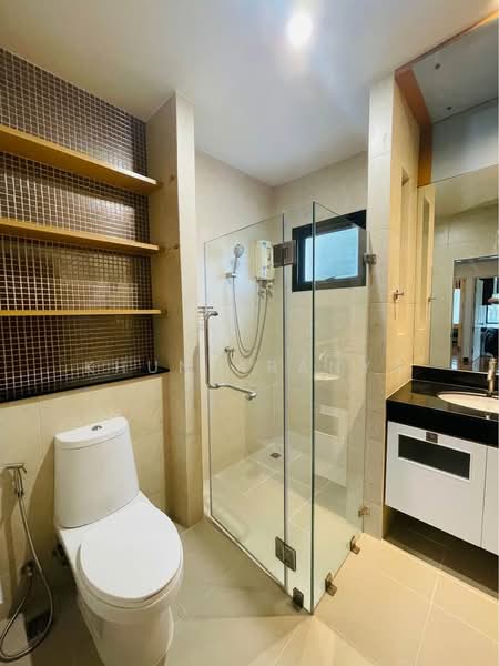 Rent a detached house for 3 hours. Location of 210 square wah, Ratchada 32 road, full furniture Ther, Bangkok, Chan Kasem, Chatuchak, Bangkok, 7 Bedrooms, 450 sqm, Single Detached House For Rent, by Khun Aranya, 500258742 - DDproperty.com