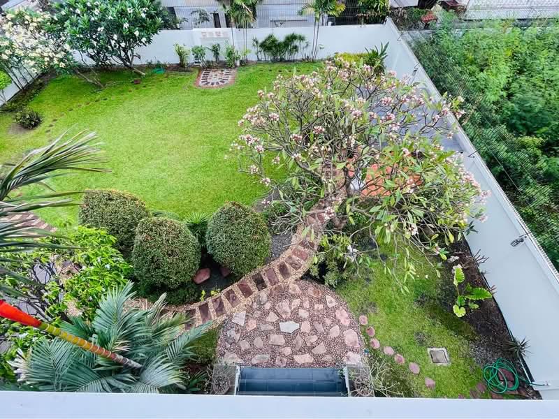 Rent a detached house for 3 hours. Location of 210 square wah, Ratchada 32 road, full furniture Ther, Bangkok, Chan Kasem, Chatuchak, Bangkok, 7 Bedrooms, 450 sqm, Single Detached House For Rent, by Khun Aranya, 500258742 - DDproperty.com