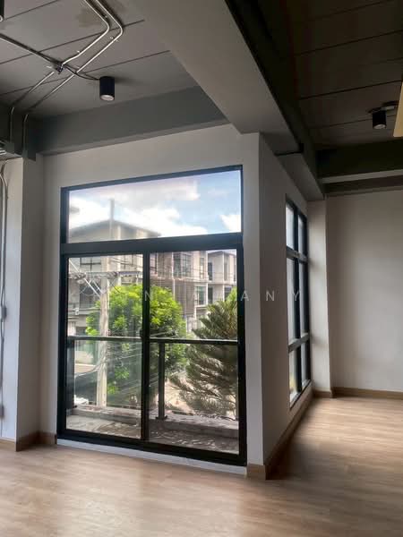 Sriwara Town in Town, Bangkok, Sriwara Road, Phlapphla, Wang Thonglang, Bangkok, Studio, 550 sqm, Townhouse For Rent, by Khun Aranya, 500258778 - DDproperty.com