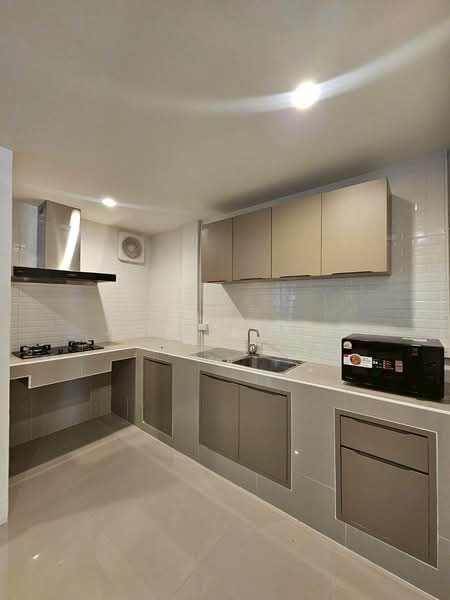 ให้เช่า - ให้เช่า Townhouse หลังมุม สุขุมวิท 72 ใกล้บีทีเอสแบริ่ง (SPSP653), สมุทรปราการ