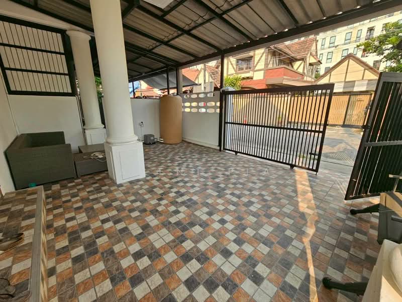 ให้เช่า - ให้เช่า Townhouse หลังมุม สุขุมวิท 72 ใกล้บีทีเอสแบริ่ง (SPSP653), สมุทรปราการ