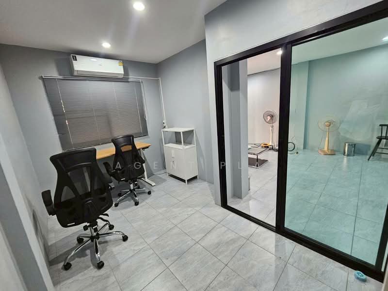 For Rent - Townhouse for Rent (Corner Unit), Sukhumvit 72 near BTS Bearing (SPSP654), Samut Prakan