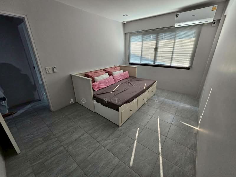 For Rent - Townhouse for Rent (Corner Unit), Sukhumvit 72 near BTS Bearing (SPSP654), Samut Prakan