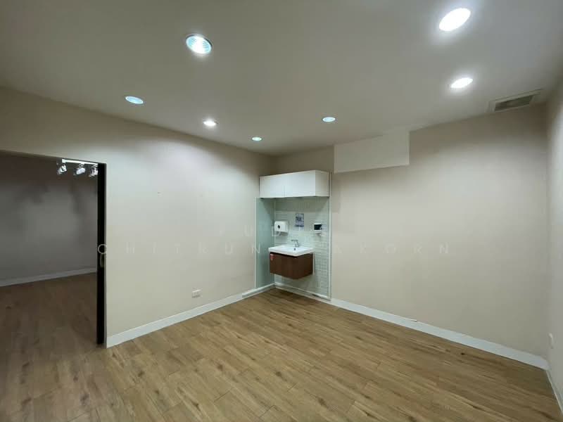 Commercial space for rent in Mengjai area, Bangkok, Samsen Nok, Huai Khwang, Bangkok, , 180 sqm, Retail Space For Rent, by Pudis Chitrungsakorn, 500258935 - DDproperty.com