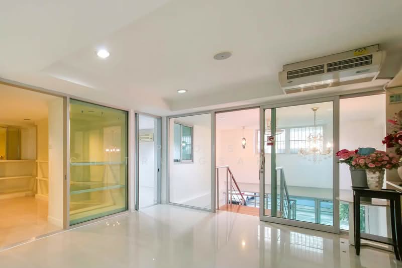 2-Storey Home Office for Rent – Phra Khanong, Bangkok, Phra Kanong, Khlong Toei, Bangkok, , 200 sqm, Shophouse For Rent, by Pudis Chitrungsakorn, 500258999 - DDproperty.com