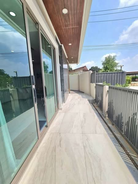 5-BR Villa, Chon Buri (Pattaya), Poong, Bang Lamung (Pattaya), Chon Buri (Pattaya), 5 Bedrooms, 450 sqm, Villa For Sale, by Thitiporn Pawikham, 500259049 - DDproperty.com