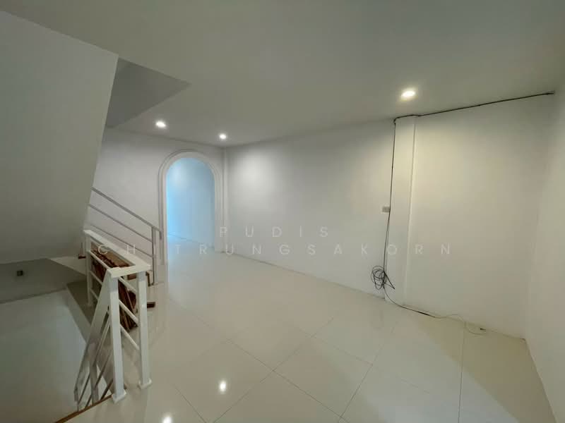 ปล่อยเช่า Townhouse 4 ชั้น ทำเลสาธุประดิษฐ์ ใกล้พระราม 3, กรุงเทพ, บางโพงพาง, ยานนาวา, กรุงเทพ, 250 ตร.ม., ตึกแถว-อาคารพาณิชย์ ให้เช่า, โดย Pudis Chitrungsakorn, 500259111 - DDproperty.com
