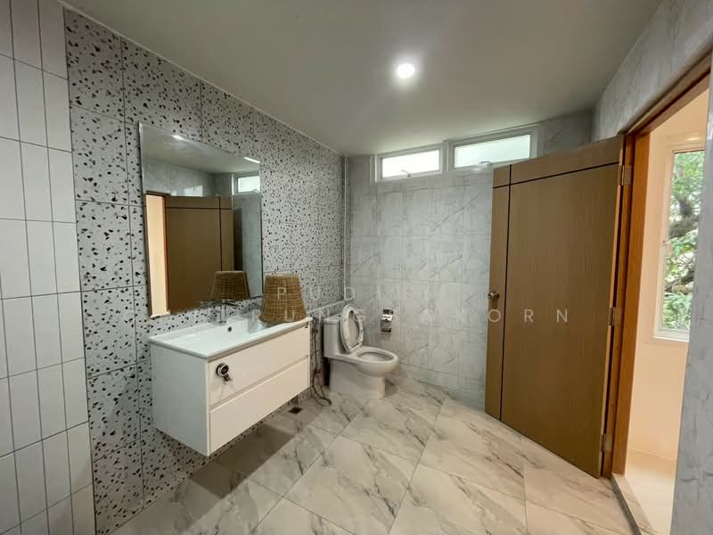 4-Storey Townhouse for Rent – Sathu Pradit (Near Rama 3), Bangkok, Bang Pong Pang, Yan Nawa, Bangkok, , 250 sqm, Shophouse For Rent, by Pudis Chitrungsakorn, 500259111 - DDproperty.com