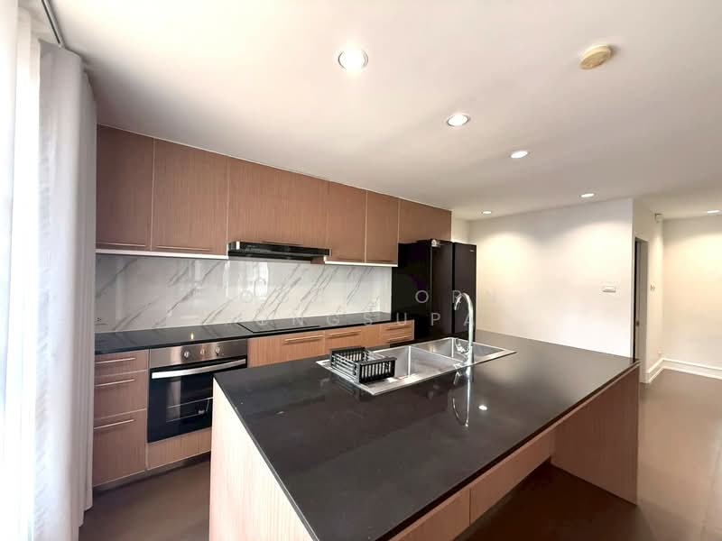 House in compound, Bangkok, Phra Kanong, Khlong Toei, Bangkok, 3 Bedrooms, 342 sqm, Single Detached House For Rent, by Gochaporn Fongsupa, 500259119 - DDproperty.com