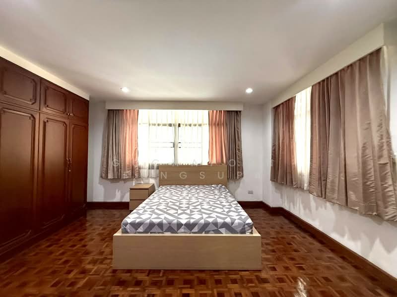 Rishi Court, Bangkok, 47 Soi Sukhumvit 15, Khlongtoei Nua, Watthana, Bangkok, 3 Bedrooms, 200 sqm, Condo For Rent, by Gochaporn Fongsupa, 500259228 - DDproperty.com