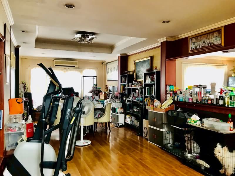 ขายด่วน บ้านหรู สวย พื้นที่กว้างขวาง พร้อมอยู่ หมู่บ้านลดาวัลย์ ใจกลางเมืองกรุงเทพ, Bangkok, Sala Thammasop, Thawi Watthana, Bangkok, 3 Bedrooms, 180 sqm, Single Detached House For Sale, by Patcharaporn Silprasert (Patcha), 500259294 - DDproperty.com