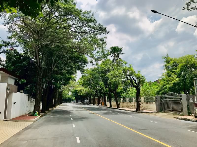 ขายด่วน บ้านหรู สวย พื้นที่กว้างขวาง พร้อมอยู่ หมู่บ้านลดาวัลย์ ใจกลางเมืองกรุงเทพ, กรุงเทพ, ศาลาธรรมสพน์, ทวีวัฒนา, กรุงเทพ, 180 ตร.ม., บ้านเดี่ยว ขาย, โดย Patcharaporn Silprasert (Patcha), 500259294 - DDproperty.com