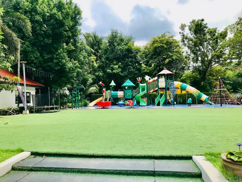 ขายด่วน บ้านหรู สวย พื้นที่กว้างขวาง พร้อมอยู่ หมู่บ้านลดาวัลย์ ใจกลางเมืองกรุงเทพ, Bangkok, Sala Thammasop, Thawi Watthana, Bangkok, 3 Bedrooms, 180 sqm, Single Detached House For Sale, by Patcharaporn Silprasert (Patcha), 500259294 - DDproperty.com