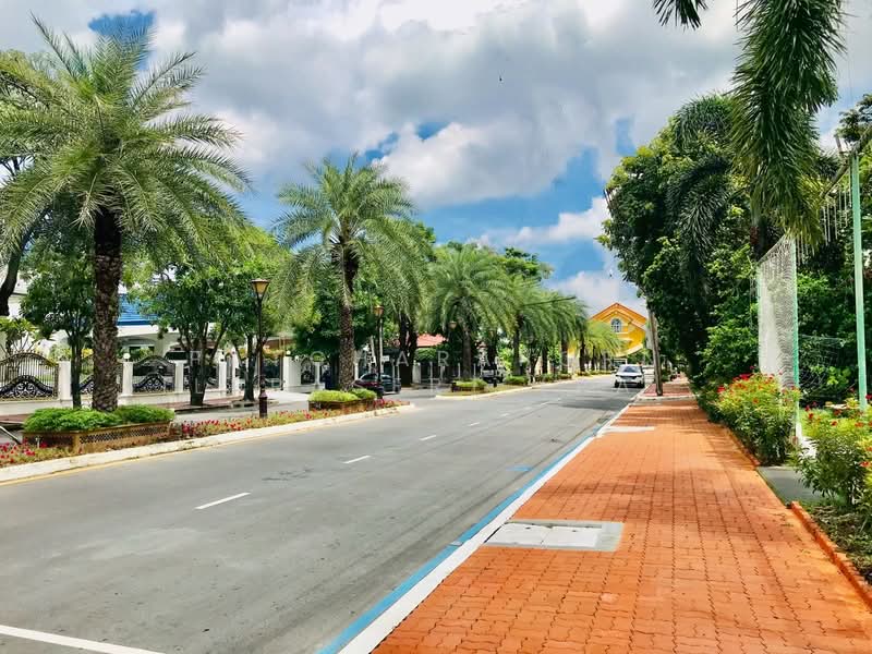 ขายด่วน บ้านหรู สวย พื้นที่กว้างขวาง พร้อมอยู่ หมู่บ้านลดาวัลย์ ใจกลางเมืองกรุงเทพ, Bangkok, Sala Thammasop, Thawi Watthana, Bangkok, 3 Bedrooms, 180 sqm, Single Detached House For Sale, by Patcharaporn Silprasert (Patcha), 500259294 - DDproperty.com