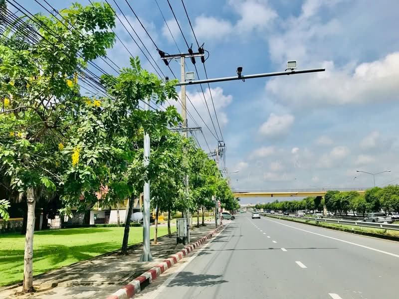 ขายด่วน บ้านหรู สวย พื้นที่กว้างขวาง พร้อมอยู่ หมู่บ้านลดาวัลย์ ใจกลางเมืองกรุงเทพ, กรุงเทพ, ศาลาธรรมสพน์, ทวีวัฒนา, กรุงเทพ, 180 ตร.ม., บ้านเดี่ยว ขาย, โดย Patcharaporn Silprasert (Patcha), 500259294 - DDproperty.com