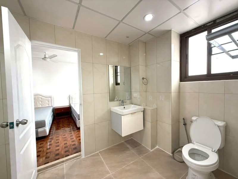 Rishi Court, Bangkok, 47 Soi Sukhumvit 15, Khlongtoei Nua, Watthana, Bangkok, 4 Bedrooms, 200 sqm, Condo For Rent, by Gochaporn Fongsupa, 500259297 - DDproperty.com
