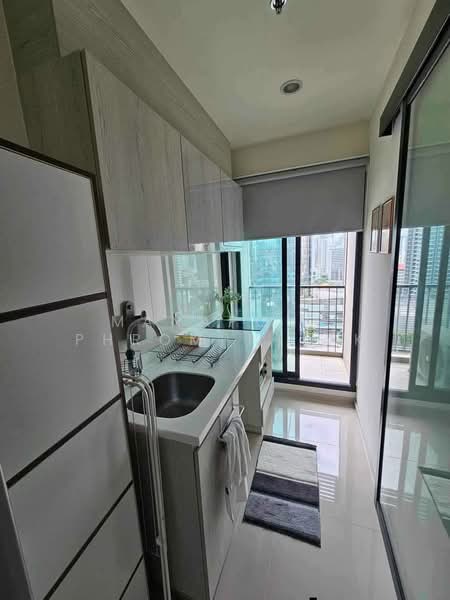 Life Asoke, Bangkok, Asoke-Dindang Road, Bang Kapi, Huai Khwang, Bangkok, 1 Bedroom, 30 sqm, Condo For Rent, by Manapong Phromphitak, 500259503 - DDproperty.com