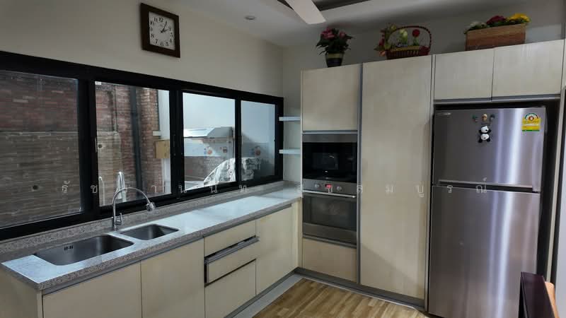 Baan Klang Krung Thonglor, Bangkok, 55 Soi Sukhumvit 55, Khlong Tan Nua, Watthana, Bangkok, 3 Bedrooms, 350 sqm, Townhouse For Sale, by รัชชานนท์ สุขสมบูรณ์, 500259505 - DDproperty.com