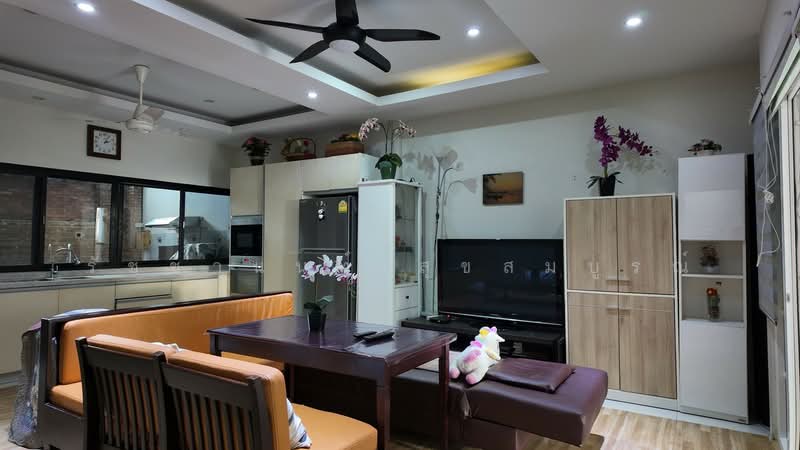 Baan Klang Krung Thonglor, Bangkok, 55 Soi Sukhumvit 55, Khlong Tan Nua, Watthana, Bangkok, 3 Bedrooms, 350 sqm, Townhouse For Sale, by รัชชานนท์ สุขสมบูรณ์, 500259505 - DDproperty.com