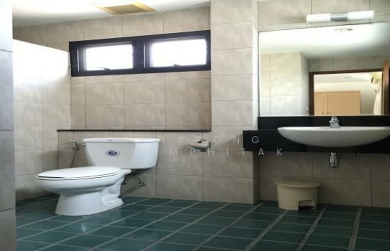 4-BR Townhouse, Bangkok, Khlong Tan Nua, Watthana, Bangkok, 4 Bedrooms, 200 sqm, Townhouse For Rent, by Manapong Phromphitak, 500259538 - DDproperty.com