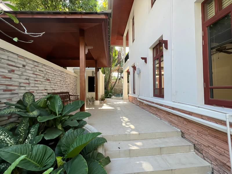 4-BR Villa, Bangkok, Phra Kanong Nua, Watthana, Bangkok, 4 Bedrooms, 620 sqm, Villa For Rent, by Intouch Abhinorasaeth, 500259601 - DDproperty.com