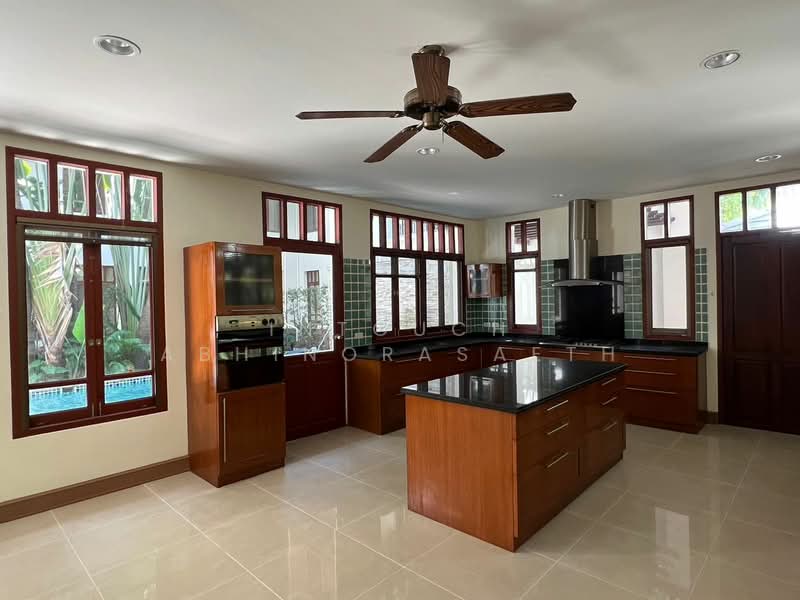 4-BR Villa, Bangkok, Phra Kanong Nua, Watthana, Bangkok, 4 Bedrooms, 620 sqm, Villa For Rent, by Intouch Abhinorasaeth, 500259601 - DDproperty.com