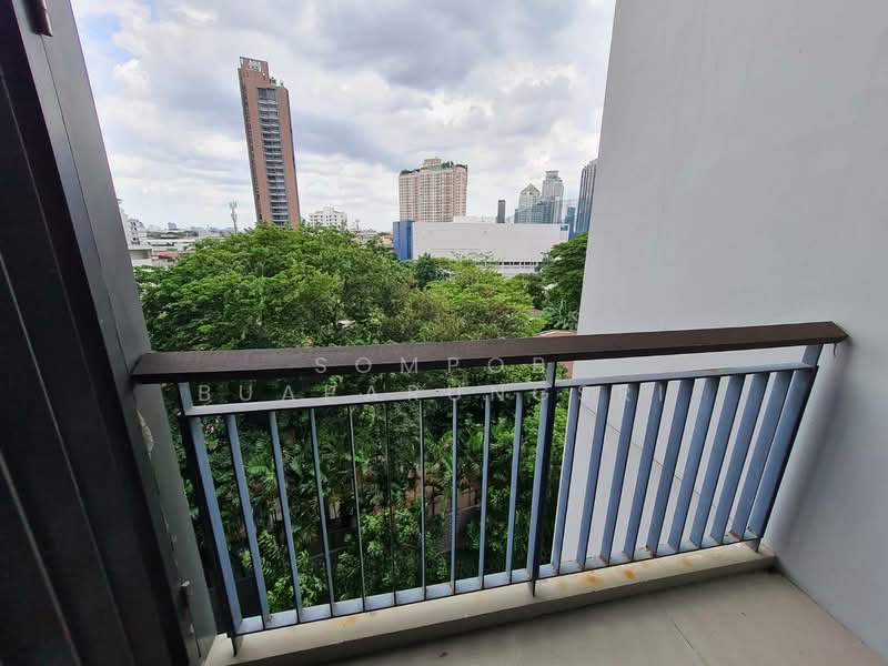 Rhythm Sukhumvit 42, Bangkok, Soi Sukhumvit 42, Sukhumvit Road, Phra Kanong, Khlong Toei, Bangkok, 1 Bedroom, 46 sqm, Condo For Rent, by Sompob Buaparungsri, 500259823 - DDproperty.com