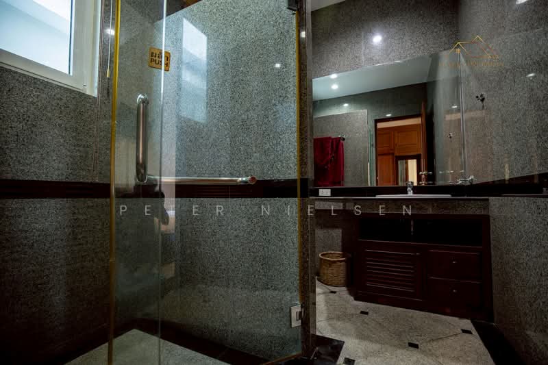 House Pratumnak, Chon Buri (Pattaya), Pratumnak, Bang Lamung, Bang Lamung (Pattaya), Chon Buri (Pattaya), 10+ Bedrooms, 808 sqm, Single Detached House For Sale, by Peter Nielsen, 500260000 - DDproperty.com