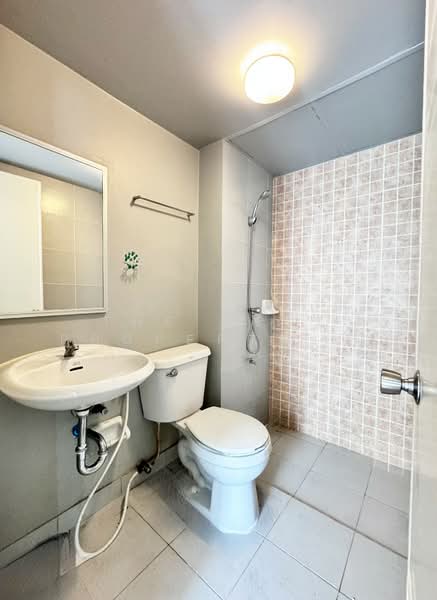 Lumpini Township Rangsit-Klong 1, Pathum Thani, 28 Rangsit-Nakhon Nayok Road, Khlong Chet, Khlong Luang, Pathum Thani, 1 Bedroom, 43 sqm, Condo For Sale, by The Best Property รัตน์, 500260101 - DDproperty.com