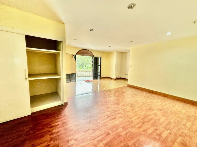 Single House Suthisan, Bangkok, Samsen Nok, Huai Khwang, Bangkok, 6 Bedrooms, 600 sqm, Single Detached House For Sale, by ชาลิสา ปัสสาคร, 500260113 - DDproperty.com