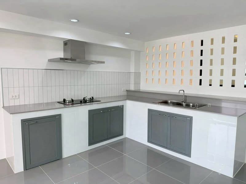 ขาย ทาวน์โฮม 4.5 ชั้น พร้อมลิฟต์ ส่วนตัว-สุขุมวิท (TT8-01426), Bangkok, Bang Chak, Phra Khanong, Bangkok, 4 Bedrooms, 262 sqm, Townhouse For Sale, by ณภัทร พรสิริเมธากุล, 500260153 - DDproperty.com