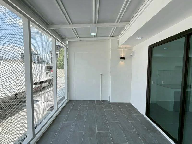 ขาย ทาวน์โฮม 4.5 ชั้น พร้อมลิฟต์ ส่วนตัว-สุขุมวิท (TT8-01426), Bangkok, Bang Chak, Phra Khanong, Bangkok, 4 Bedrooms, 262 sqm, Townhouse For Sale, by ณภัทร พรสิริเมธากุล, 500260153 - DDproperty.com