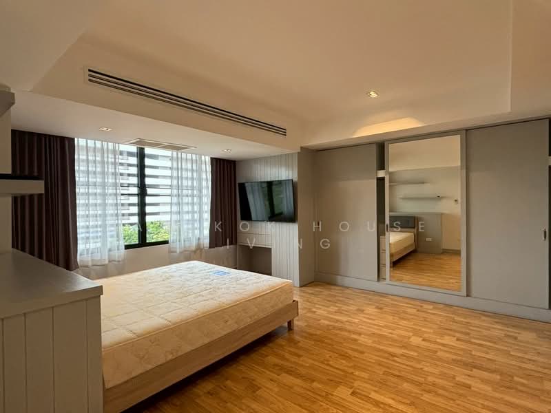 Villa Bajaj, Bangkok, Soi Sukhumvit 19, Khlongtoei Nua, Watthana, Bangkok, 3 Bedrooms, 240 sqm, Condo For Rent, by Bangkok House Living, 500260196 - DDproperty.com