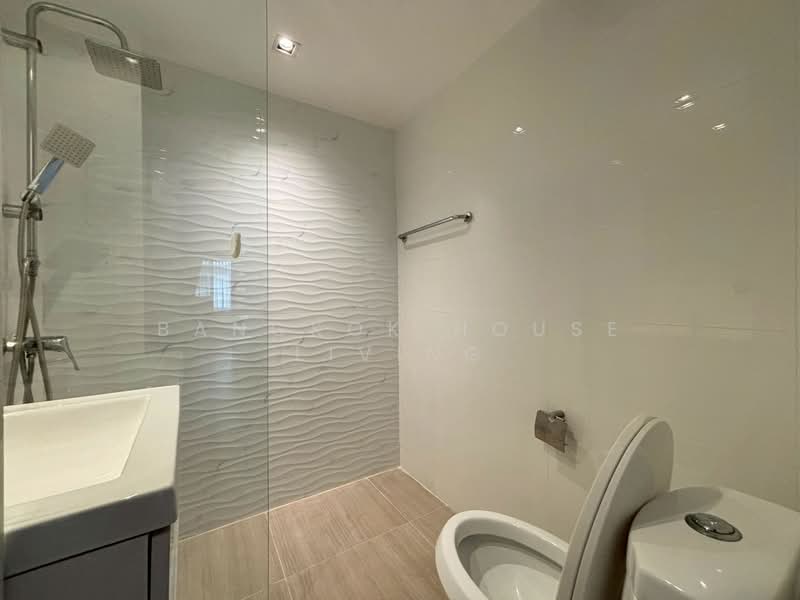 Villa Bajaj, Bangkok, Soi Sukhumvit 19, Khlongtoei Nua, Watthana, Bangkok, 3 Bedrooms, 240 sqm, Condo For Rent, by Bangkok House Living, 500260196 - DDproperty.com