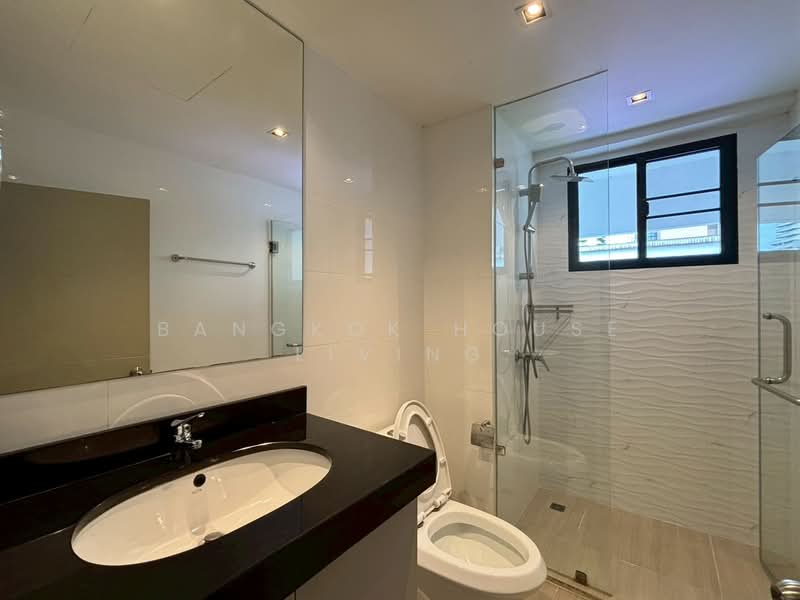 Villa Bajaj, Bangkok, Soi Sukhumvit 19, Khlongtoei Nua, Watthana, Bangkok, 3 Bedrooms, 240 sqm, Condo For Rent, by Bangkok House Living, 500260196 - DDproperty.com
