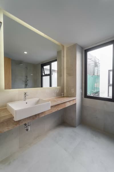 GM Residence, Bangkok, Soi Ekkamai 18, Khlong Tan Nua, Watthana, Bangkok, 3 Bedrooms, 248 sqm, Apartment For Sale, by Wanwisa Khanthongkham, 500260200 - DDproperty.com