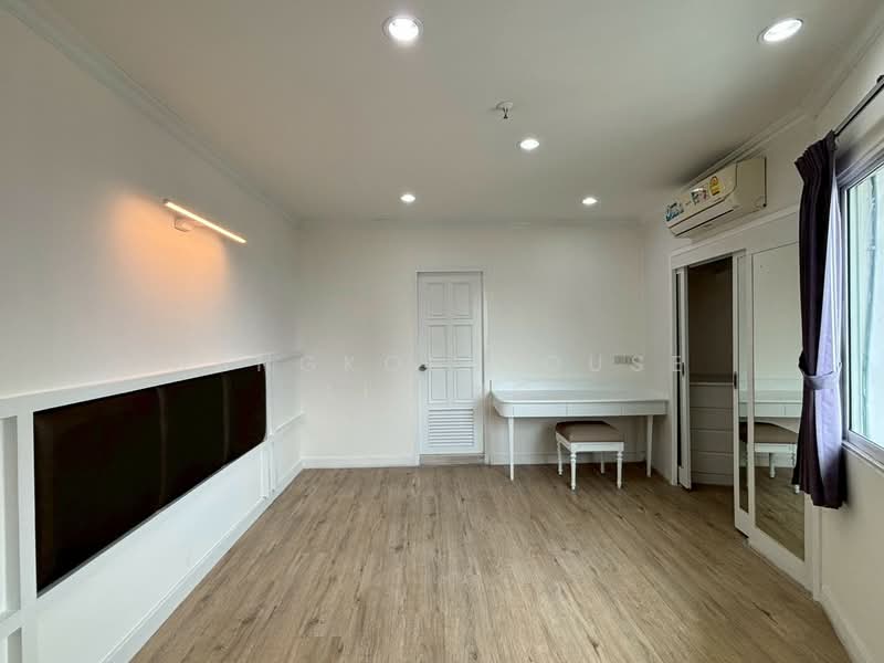 Fifty Fifth Tower, Bangkok, 84 Soi Sukhumvit 55, Sukhumvit Road, Khlong Tan Nua, Watthana, Bangkok, 3 Bedrooms, 223 sqm, Condo For Rent, by Bangkok House Living, 500260259 - DDproperty.com
