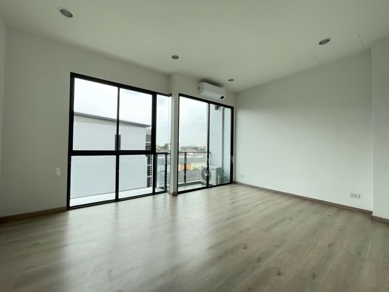 Premium Place MIX Ekkamai-Ramindra : พรีเมี่ยมเพลส มิกซ์ เอกมัย-รามอินทรา, กรุงเทพ, ถนนนวลจันทร์, นวลจันทร์, บึงกุ่ม, กรุงเทพ, 180 ตร.ม., ทาวน์เฮ้าส์ ขาย, โดย คุณ ธัญพิสิษฐ์ จิตประพัฒน์ (โซน), 500260335 - DDproperty.com