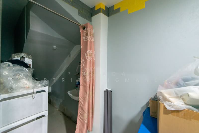 ขายทาวน์โฮม 3 ชั้น ติดถนนซอยแจ้งวัฒนะ 6 ใกล้ไอทีสแควร์ หลักสี่ ขนาด 20 ตรว., Bangkok, ซอยแจ้งวัฒนะ 6, Talat Bang Khen, Lak Si, Bangkok, 4 Bedrooms, 200 sqm, Townhouse For Sale, by Pimlada Lertritrungmanee, 500260380 - DDproperty.com