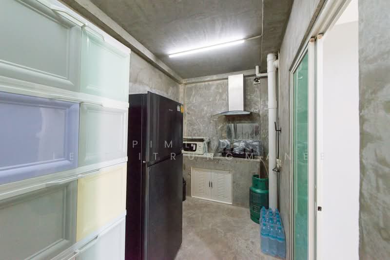 ขายทาวน์โฮม 3 ชั้น ติดถนนซอยแจ้งวัฒนะ 6 ใกล้ไอทีสแควร์ หลักสี่ ขนาด 20 ตรว., Bangkok, ซอยแจ้งวัฒนะ 6, Talat Bang Khen, Lak Si, Bangkok, 4 Bedrooms, 200 sqm, Townhouse For Sale, by Pimlada Lertritrungmanee, 500260380 - DDproperty.com