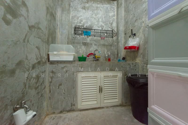 ขายทาวน์โฮม 3 ชั้น ติดถนนซอยแจ้งวัฒนะ 6 ใกล้ไอทีสแควร์ หลักสี่ ขนาด 20 ตรว., Bangkok, ซอยแจ้งวัฒนะ 6, Talat Bang Khen, Lak Si, Bangkok, 4 Bedrooms, 200 sqm, Townhouse For Sale, by Pimlada Lertritrungmanee, 500260380 - DDproperty.com